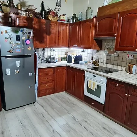 Petro's Antique House منزل للإقامة