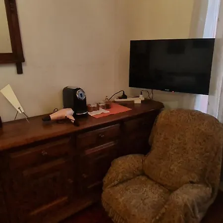 Petro's Antique House منزل للإقامة