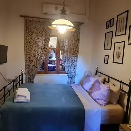 Petro's Antique House منزل للإقامة