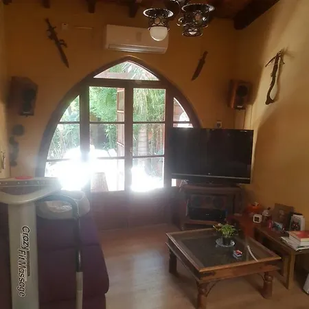 Petro's Antique House منزل للإقامة *