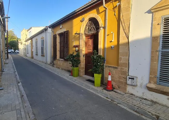 ホームステイ Petro's Antique House *